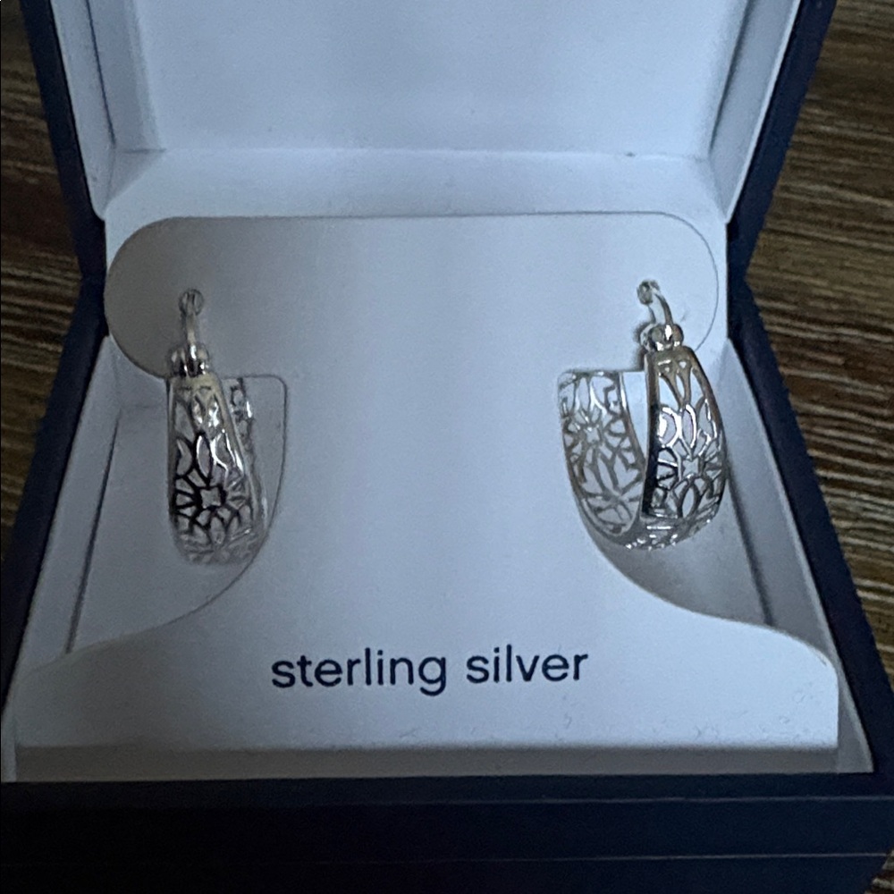 NWT Silverworks Silver Plated 1" Filigree Click Top Hoop Earrings In Gift Box - Picture 10 of 11